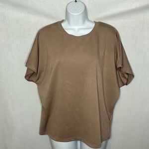 πΌ 3/$25 NWT 32 Degrees Relaxed Crewneck Batwing Tee in Taupe size Medium